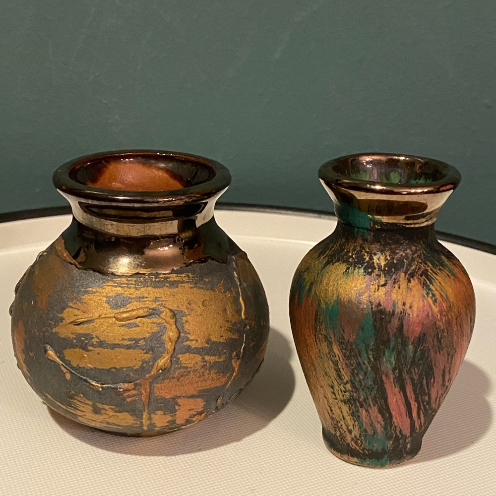 Pair of mini vases with gold iridescent finish